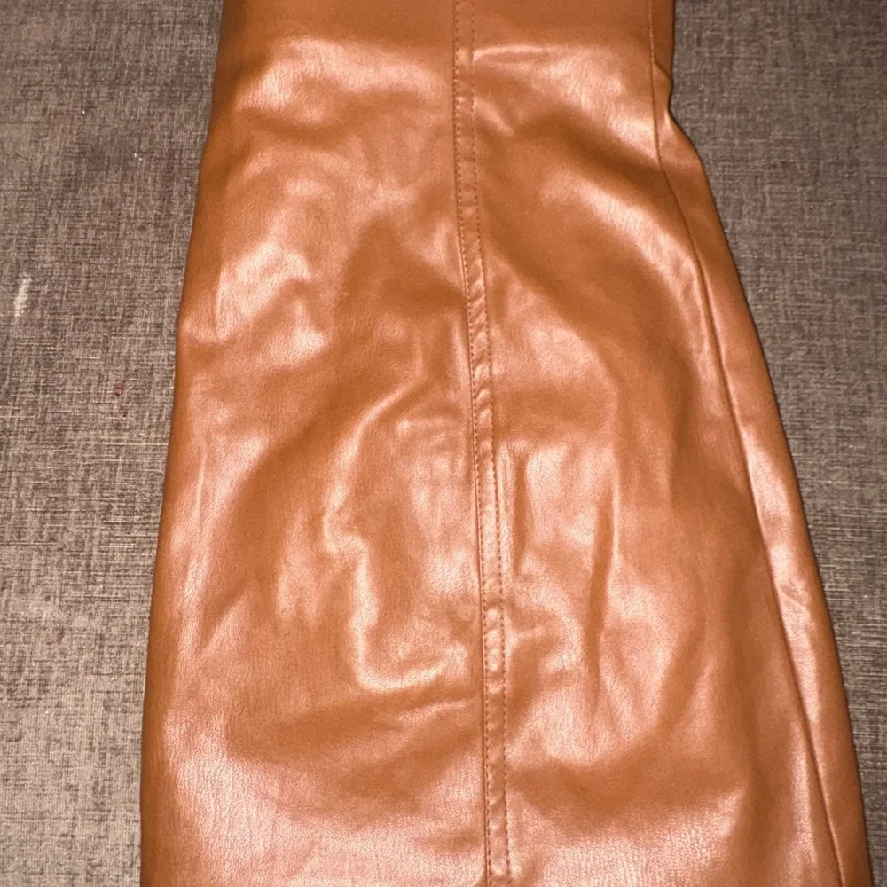 Zara Faux Leather Mini Skirt Caramel Brown High-Waist Chic Luxury Look - Picture 5 of 6